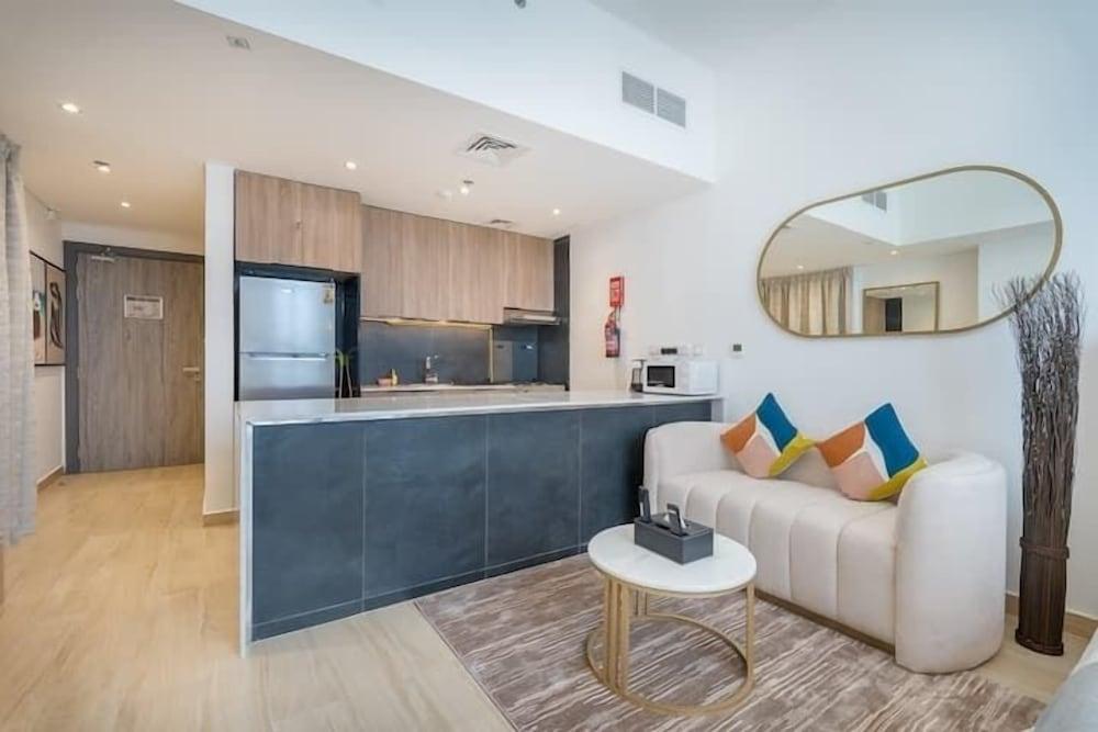 Vogue JVC - Regina Tower