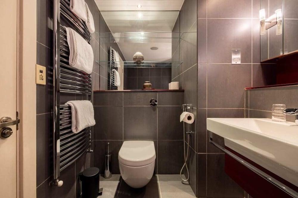 The River Thames View - Stunning 2bdr Flat With Study Room + Balcony