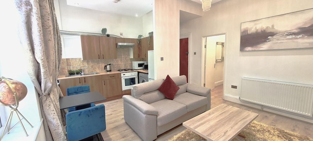 Botanic Apartment Central-Parking-sleep3