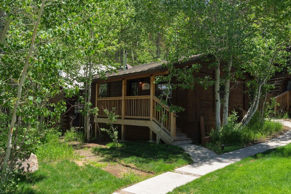 Desolation Hotel Hope Valley