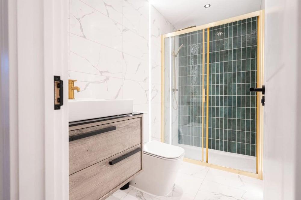 The Battersea Place - Charming 4bdr Flat