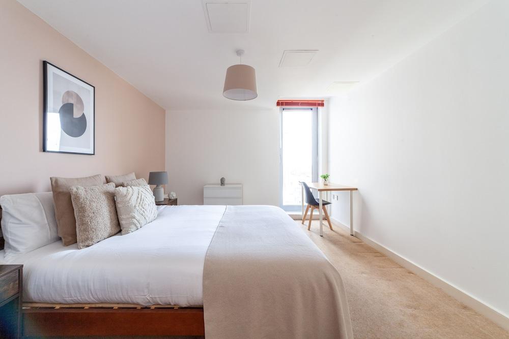 The Stratford Apartments