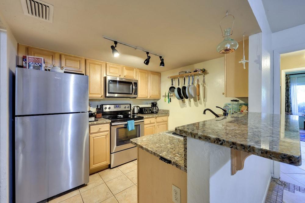 Serene St Augustine Townhome: Walk to Beach!