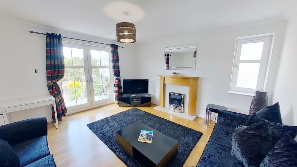 Orange Apartments - 150e Rusbislaw Mansions