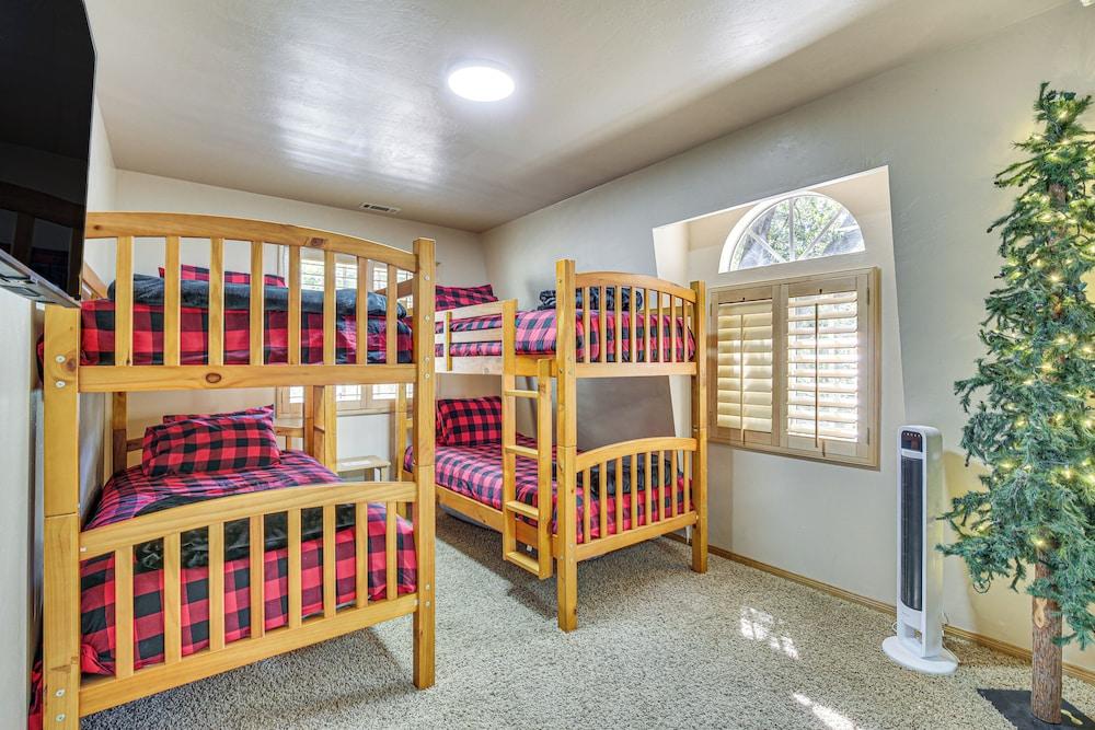 Big Bear Lake Cabin w/ Deck, Grill & Fireplace!