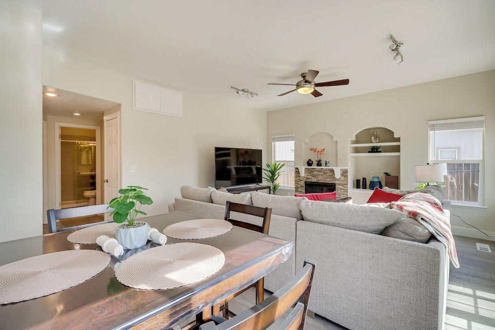 4 Mi to Downtown Reno: Spacious Family Retreat!