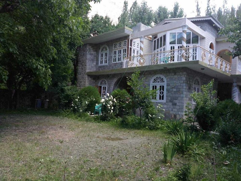 Al-Karim Family Guest House Hunza