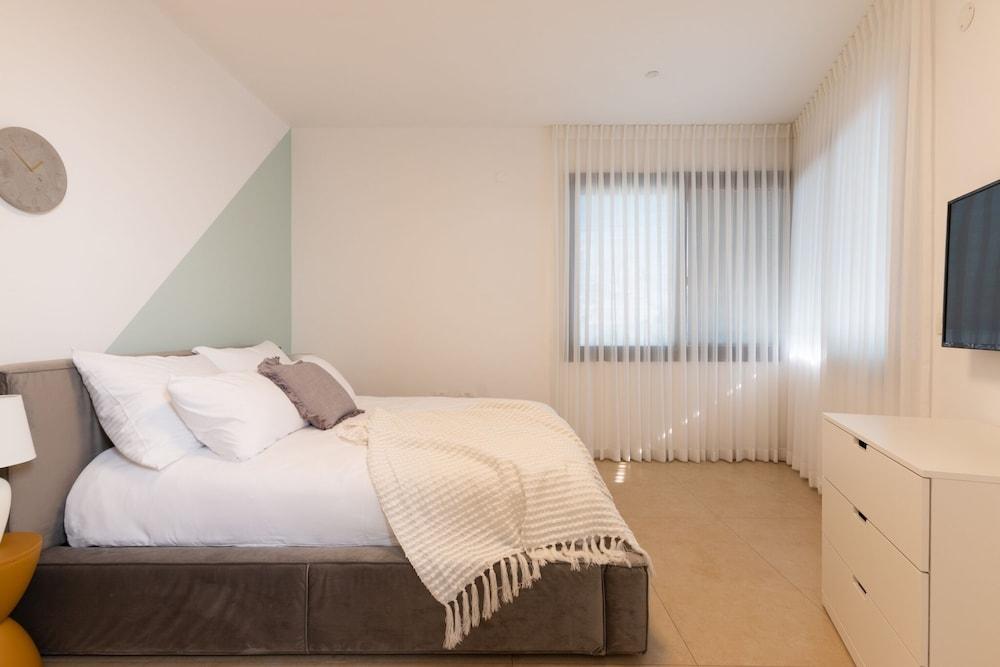 Huge Pampering Villa 5 BR with Jacuzzi