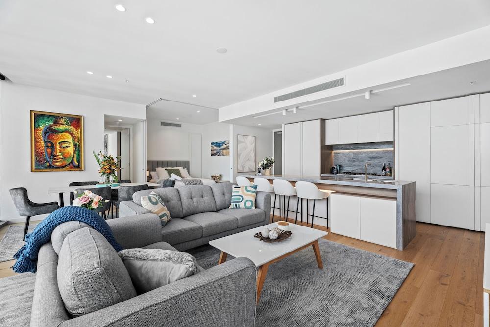 Signature Broadbeach - GCLR