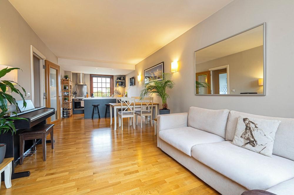 Scott's Avenue by Underthedoormat