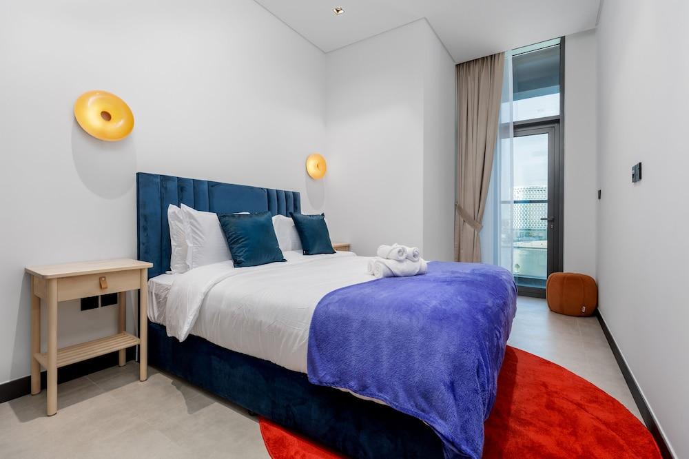 Waves - Premium 1BR Apartment Overlooking Burj Khalifa