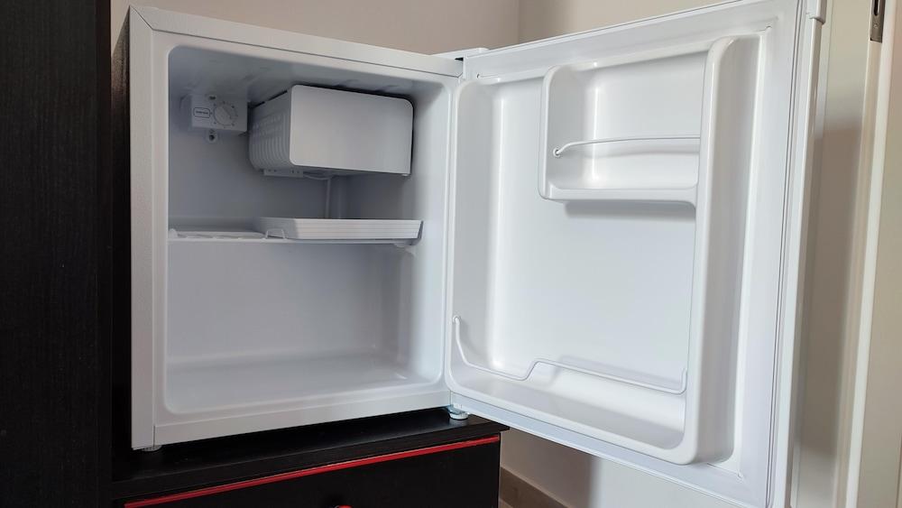 Apartment and Room Bitinada