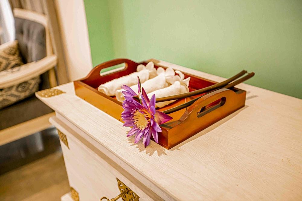 Emerald Bay Resort Mirissa