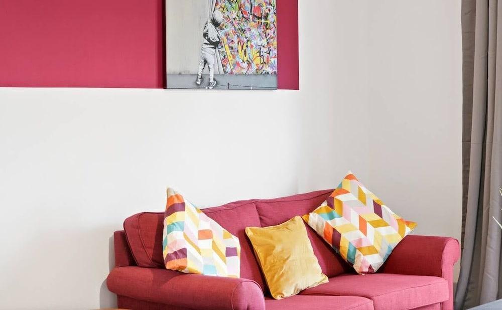 25 Off Weekly Contractor & Family Apt