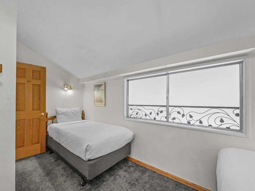 Cj404 Copper Junction 3 Bedroom Condo by RedAwning