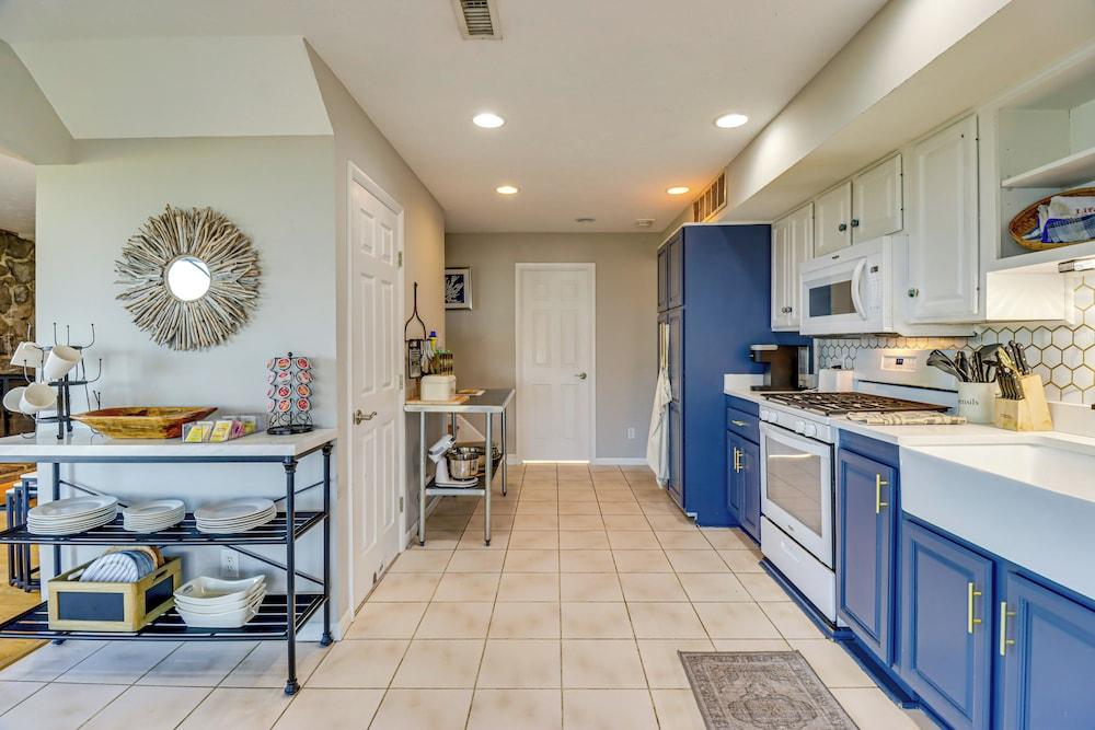 Beachy Maryland A-frame: Steps to Chesapeake Bay!