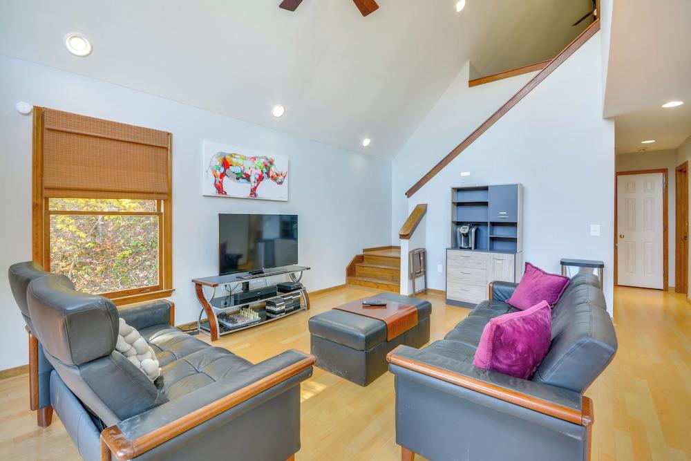 Mountain-view Blue Ridge Cabin Getaway w/ Fire Pit