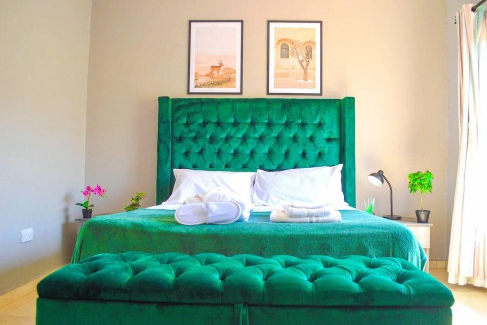 Mount Pleasant - Luxurious 4-bed Villa