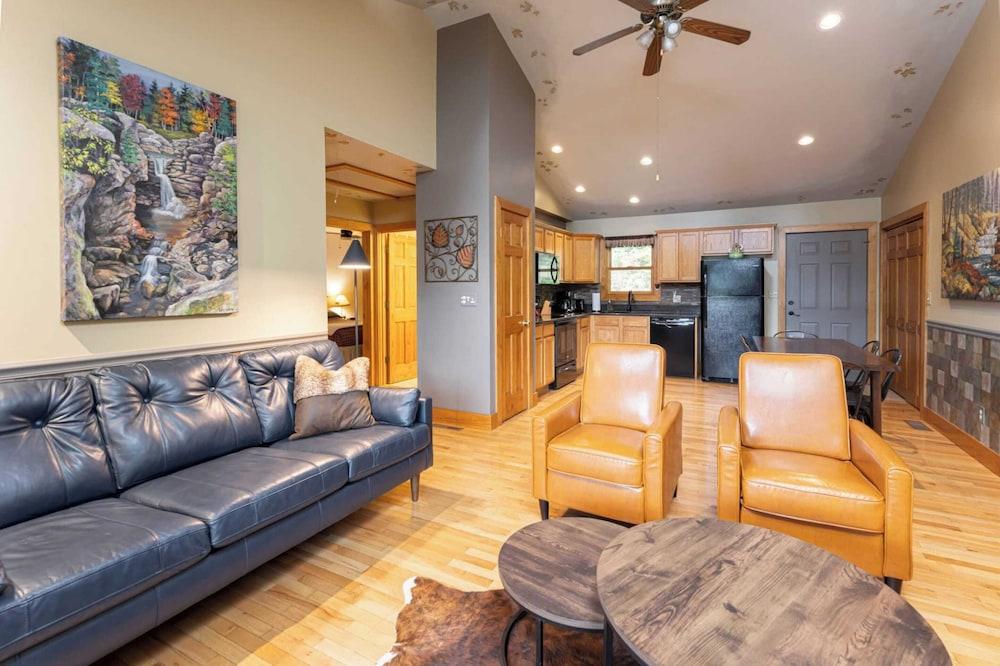 Among the Clouds by Avantstay Views + Hot Tub