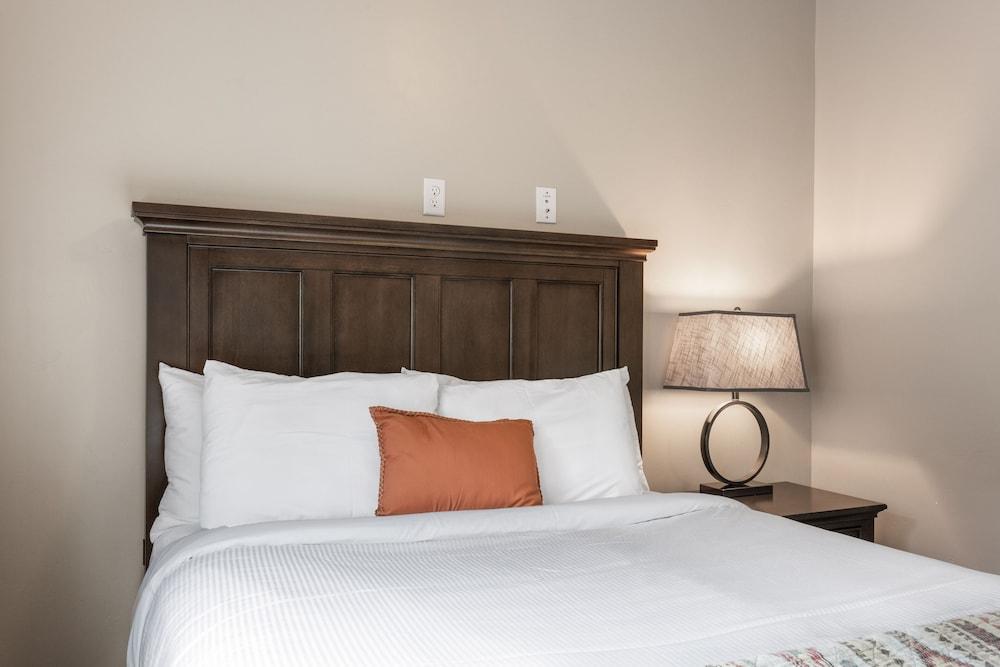 The Yellowstone Hideaway Unit C