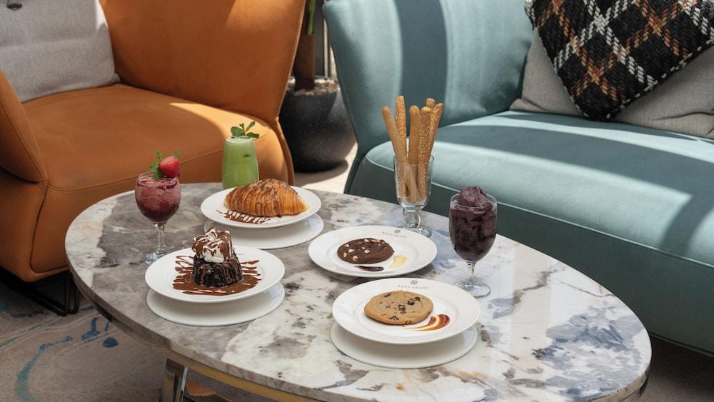 Rosa Grand Hotel Monsieh