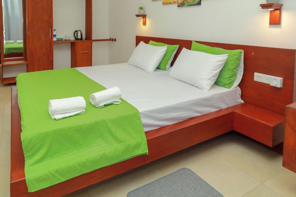 Traveller's Hotel Hikkaduwa