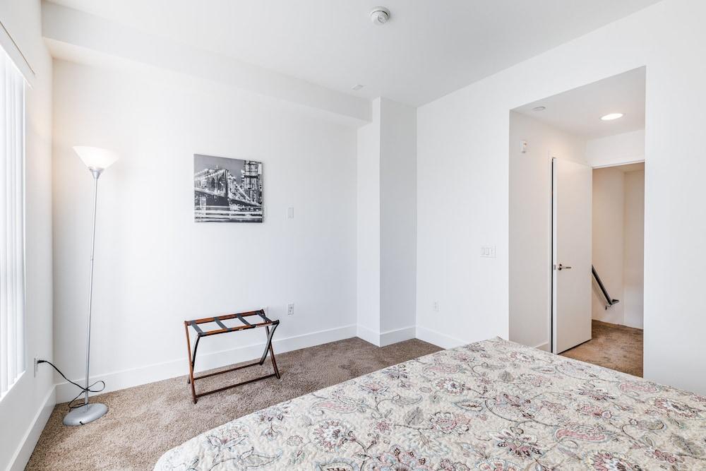 Brand new 2 Bedroom Apartment on Hawthorn Ave Hollywood 2 Apts by RedAwning