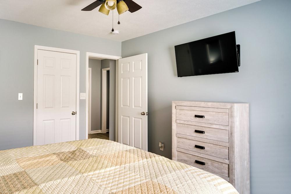 Lake Charles Home w/ Gas Grill & Fenced-in Yard!