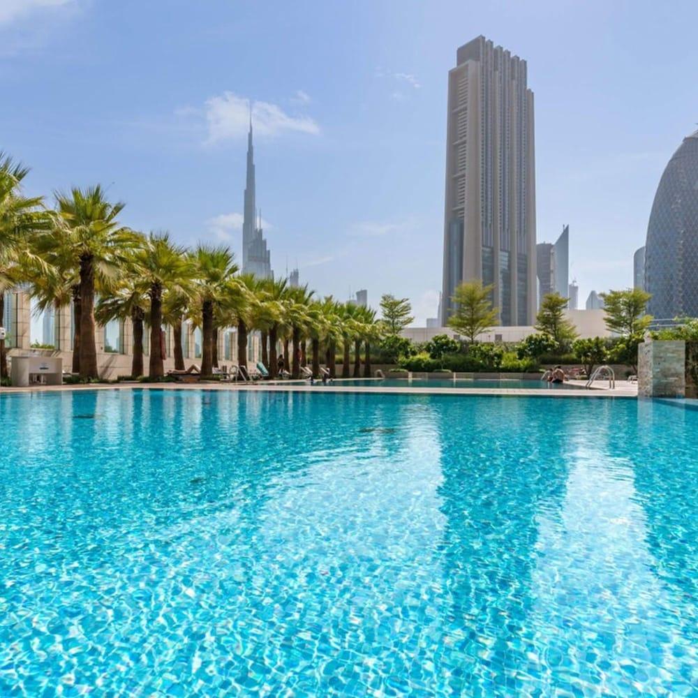 Silkhaus Modern Studio in Difc Iconic Tower Pool