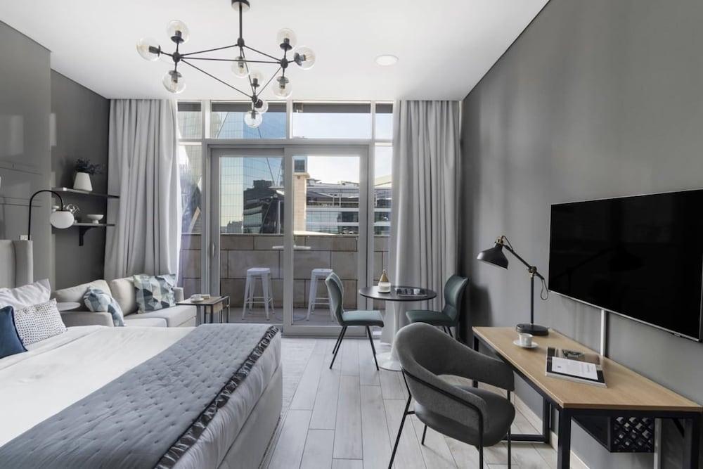 Silkhaus Stylish Studio With Balcony Difc Pool