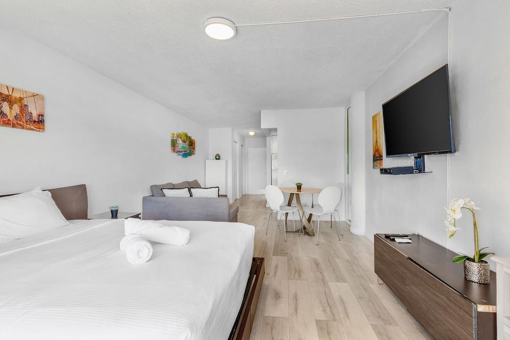 Waterfront Cozy Studio with a View