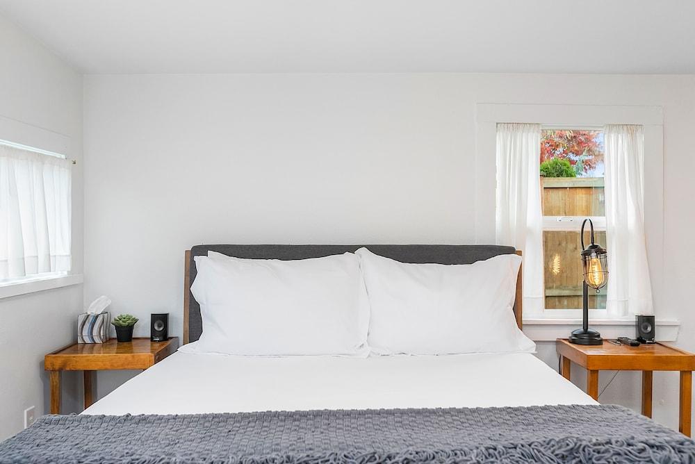 Walk to the waterfront The Hobbit House