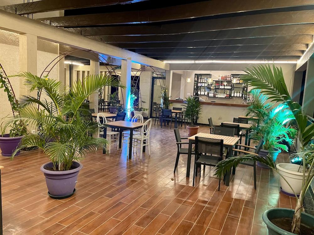 Victoria Palace Hotel