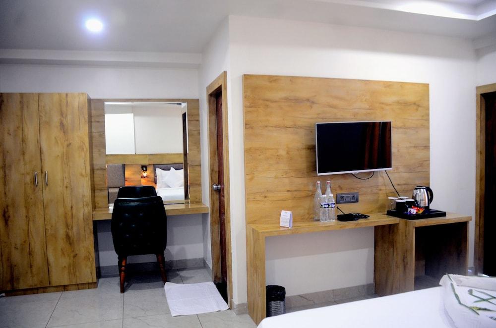 Clarks Collection Somnath