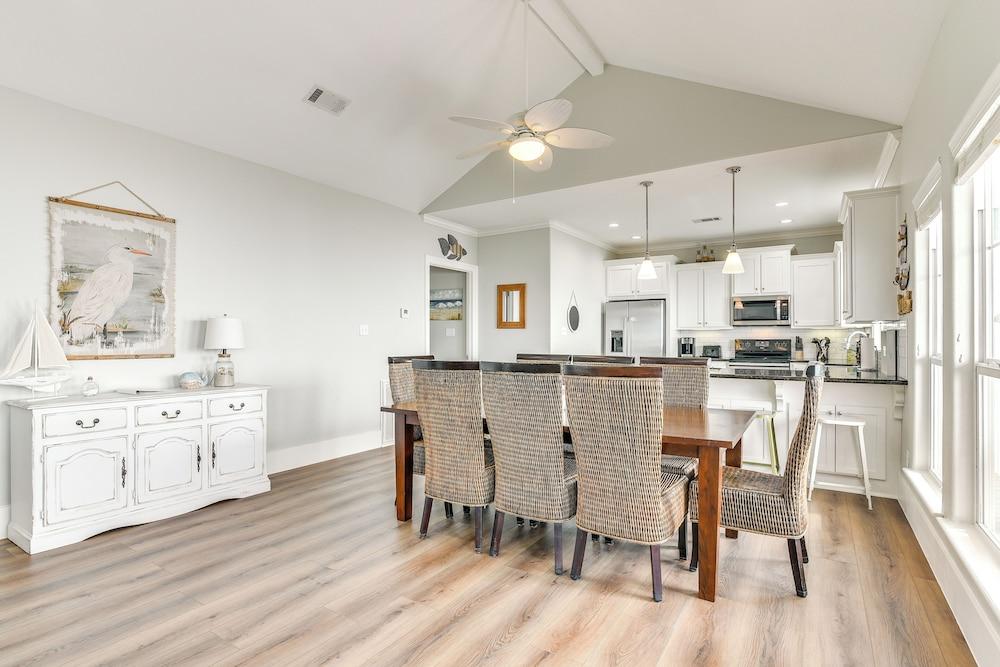 Oceanfront Crystal Beach Vacation Home w/ Deck!