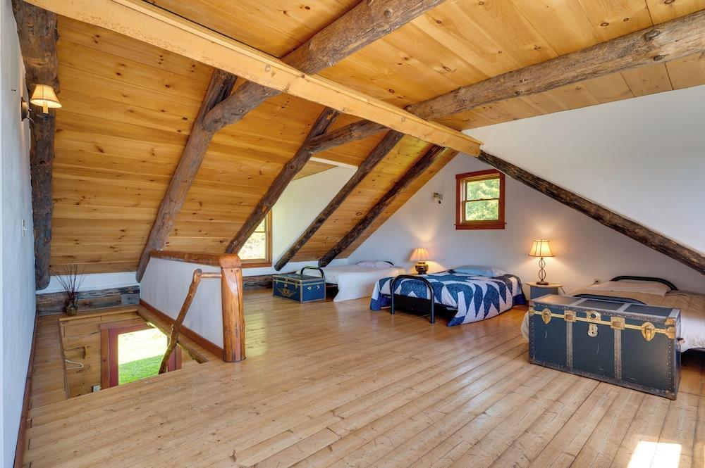 Remote Escape: Vermont Cabin w/ Mountaintop Views!