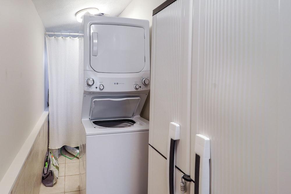 Pet-friendly Cabin w/ Fire Pit in Spruce Pine!