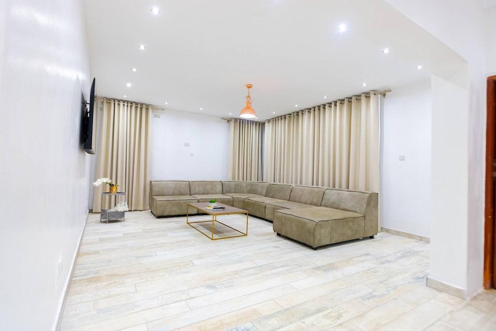 456 Hopeville Escape