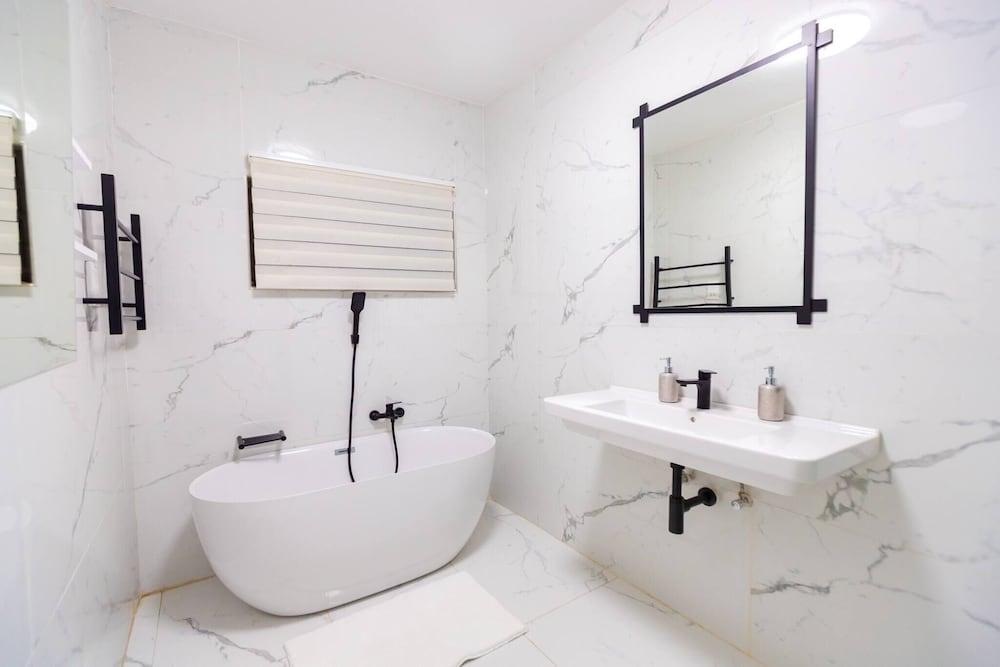 456 Hopeville Escape