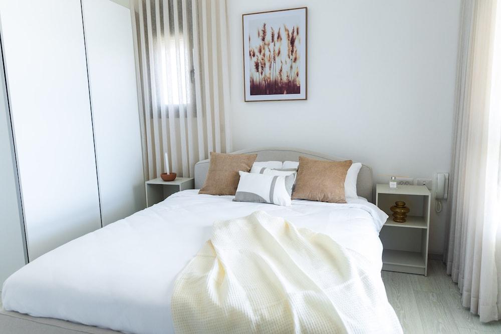 SeaFront Luxurious 3 BR Apartment