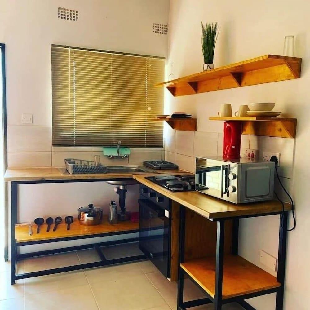 Letlhakeng Park-Route Apartments