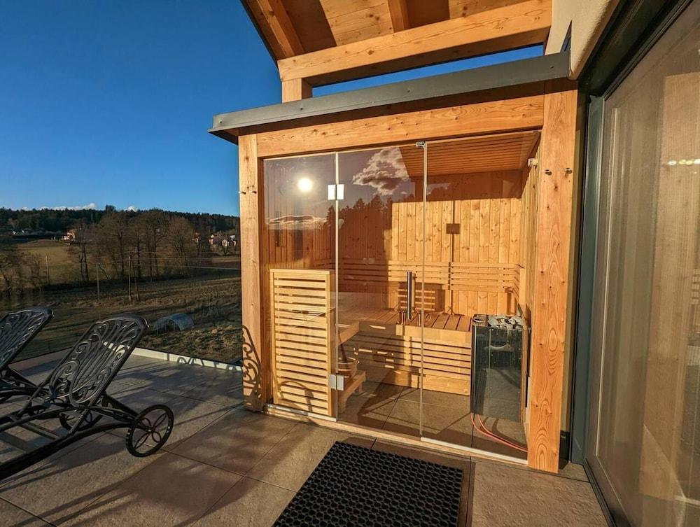 Luxurious and Roomy Vacation Home With Sauna