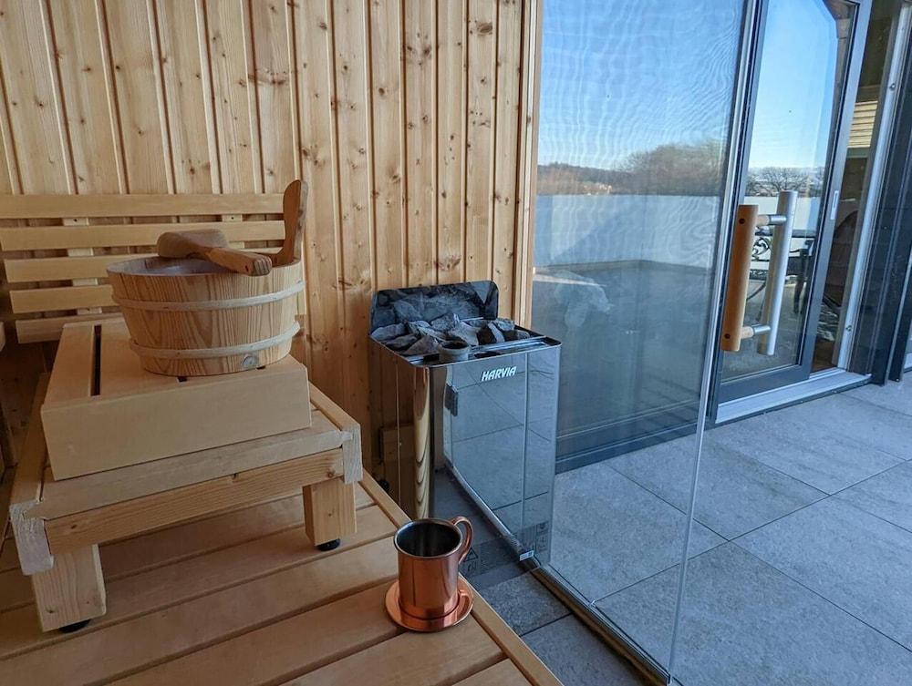 Luxurious and Roomy Vacation Home With Sauna