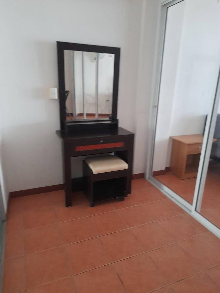 White House by Sorot