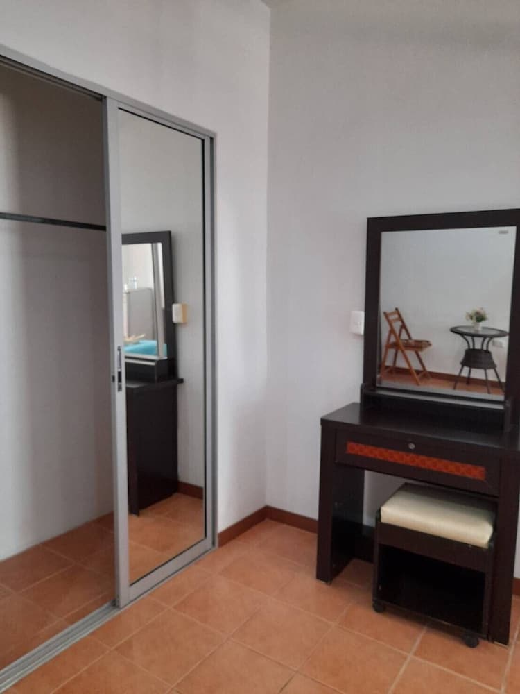 White House by Sorot