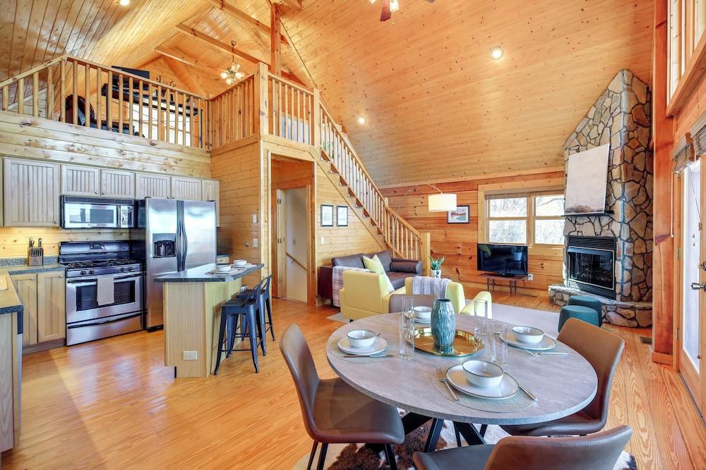 Mtn-view Blue Ridge Cabin on Over 2 Acres!