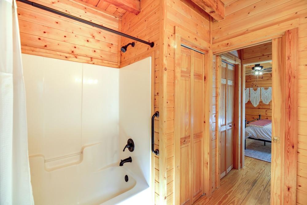 Mtn-view Blue Ridge Cabin on Over 2 Acres!