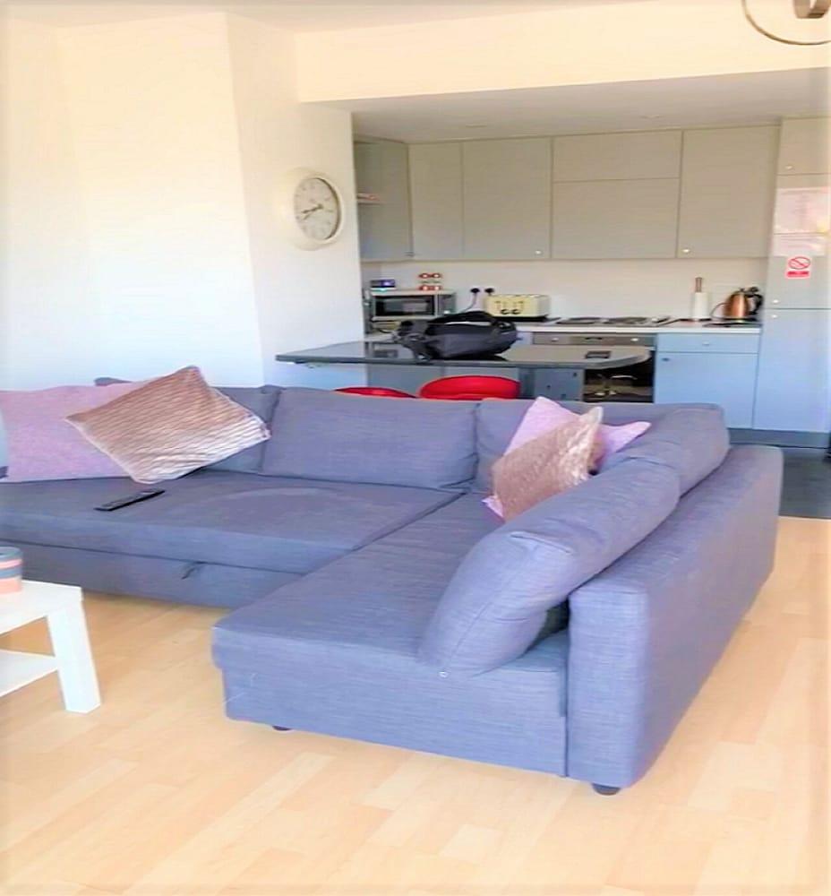 Two Bedroom Balcony Apartment Liverpool