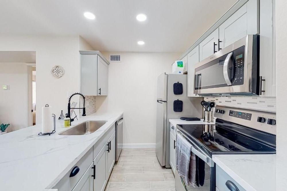 Villa Sunrise 1 Bedroom Condo by RedAwning