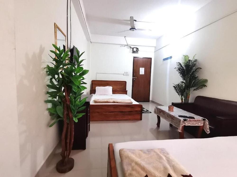 Hotel Labbaik Farmgate